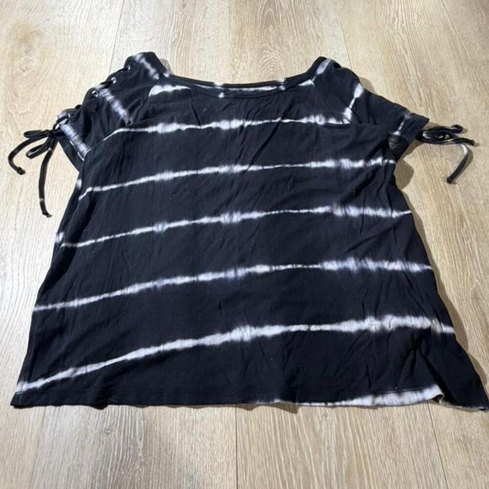 Unbranded Women's Black and Navy Crop-top